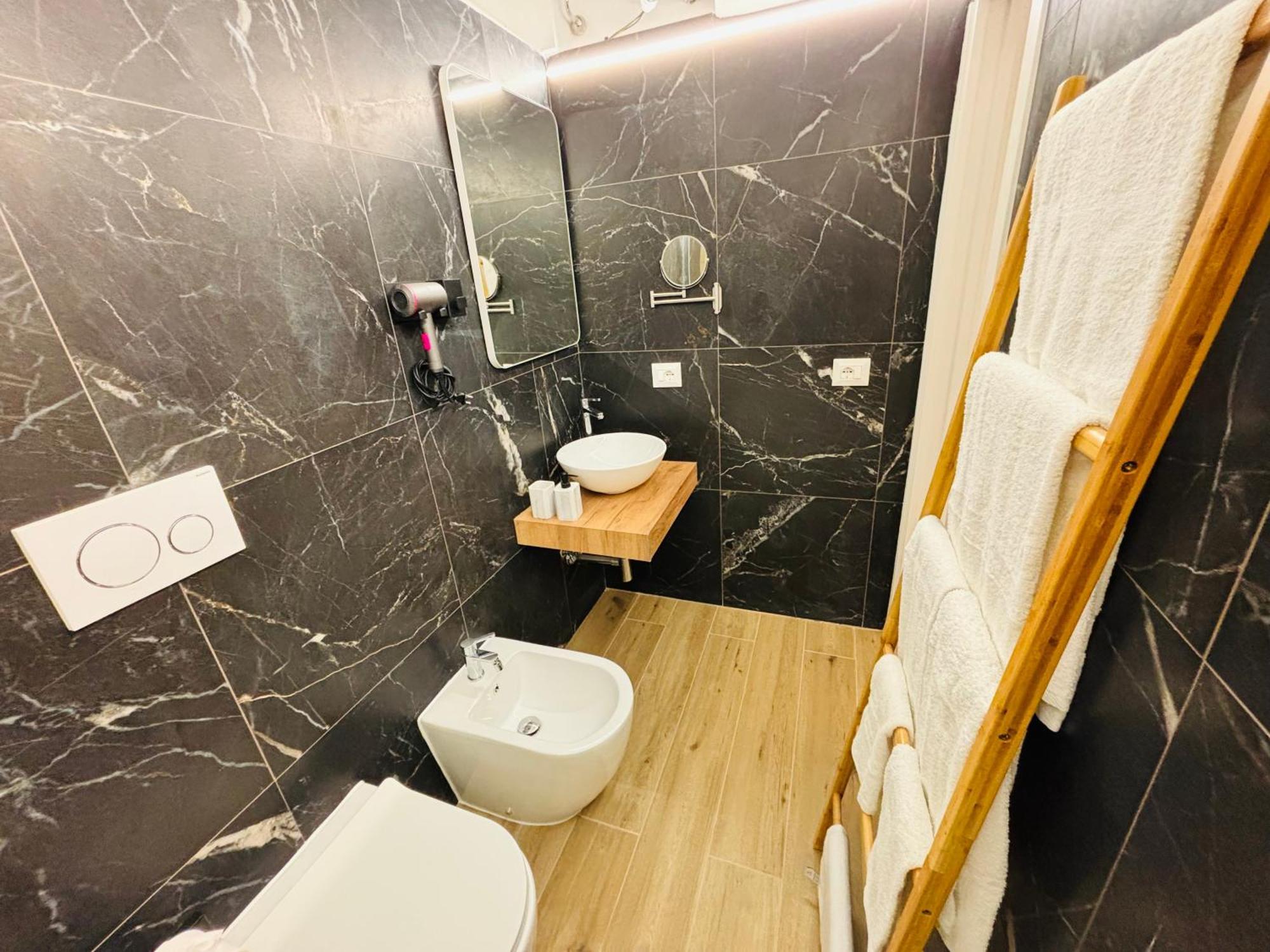 La Petite Suite Sanremo Bagian luar foto